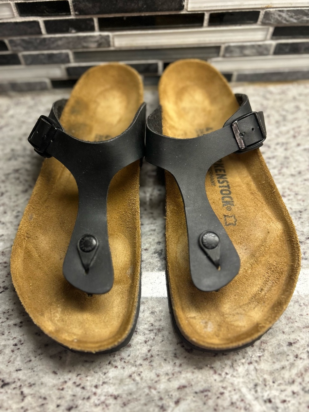 Birkenstock womens Black Gizeh Sandals size 10, mens size 8 - Picture 3 of 8
